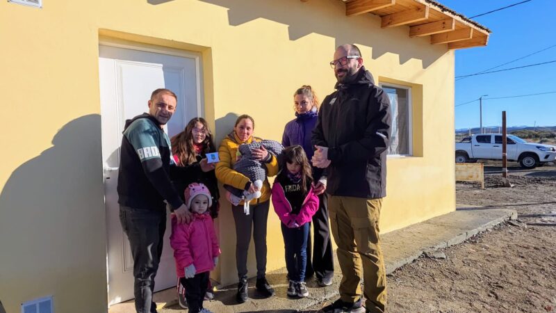 La Municipalidad concretó la entrega de una nueva vivienda social