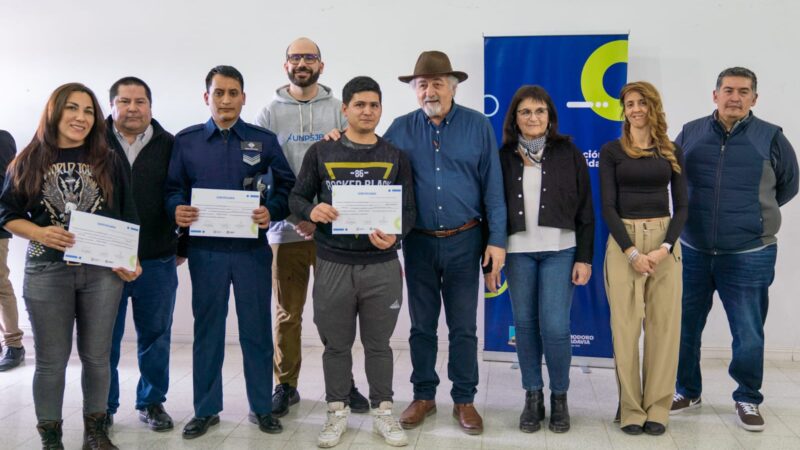 Othar encabezó el acto entrega de certificados de uso de herramientas digitales otorgados por los CTC