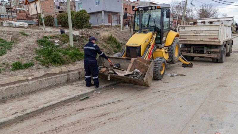 Se intensifica la limpieza de canales evacuadores en la ciudad