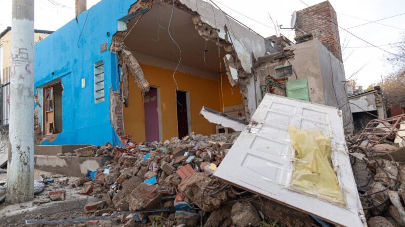 El Municipio demolió una vivienda usurpada en barrio Ceferino