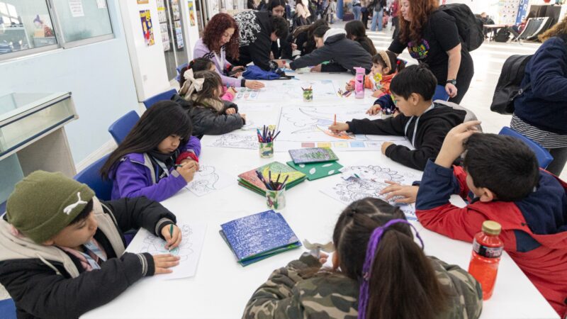 Niños de Juegoteca y apoyo escolar del CPB Diadema recorrieron los espacios de la Feria del Libro