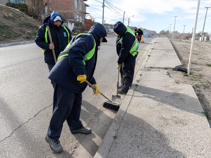 Se intensifica la limpieza en espacios públicos de la ciudad