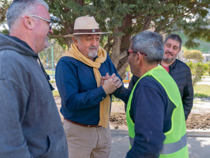 Othar recorrió la obra de mejoramiento integral del playón deportivo ubicado frente a Las Torres