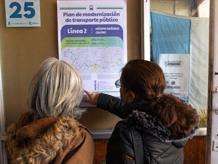 Modernización en el transporte urbano: instalan nueva cartelería informativa para los usuarios