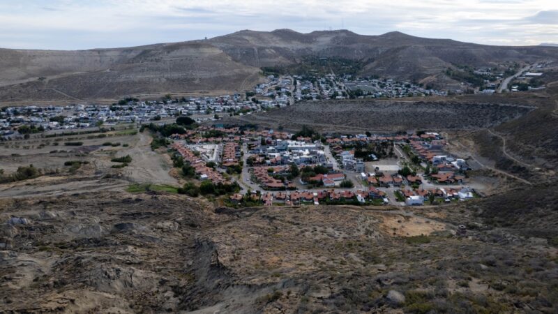 Avanza al 70% la obra de estabilización del cerro Hermitte en barrio Médanos