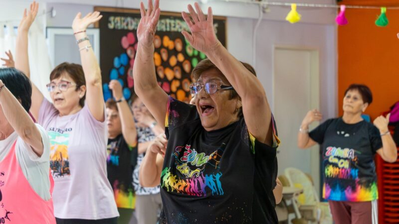 Zumba, una actividad recreativa que impulsa a las mujeres en el barrio San Martín