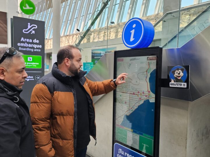 Comodoro Turismo instaló un tótem interactivo para viajeros en el Aeropuerto Internacional Gral. Mosconi
