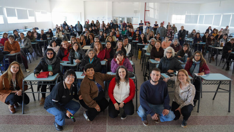 Más de 80 cuidadores domiciliarios se capacitaron en herramientas para favorecer la autonomía de personas con Alzheimer*