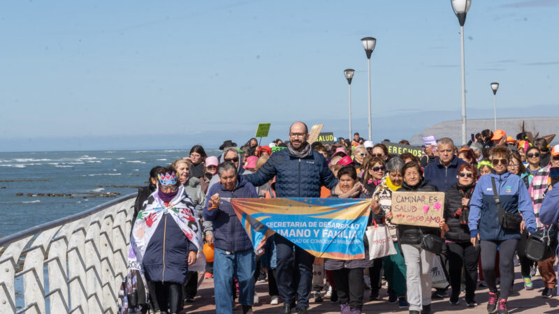 Con una caminata por el Paseo Costero, los adultos mayores celebraron su día