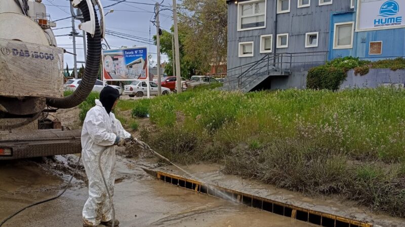 La Municipalidad continúa con las tareas de mantenimiento de pluviales en toda la ciudad
