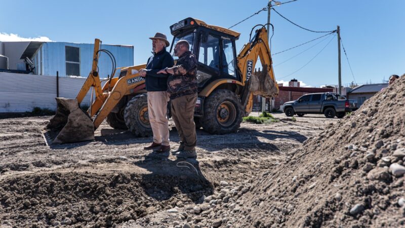 Othar supervisó obras viales y terrenos entregados en René Favaloro