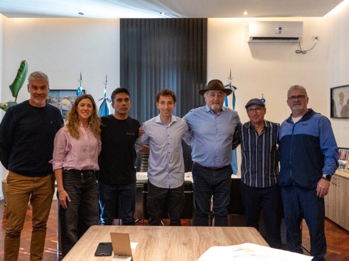 Othar recibió al histórico entrenador de hockey Sergio “Cachito” Vigil
