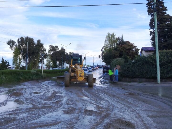 El Municipio refuerza las tareas preventivas en distintos puntos de la ciudad ante la vigencia del alerta amarillo por lluvias