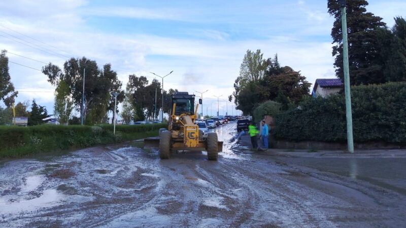 El Municipio refuerza las tareas preventivas en distintos puntos de la ciudad ante la vigencia del alerta amarillo por lluvias